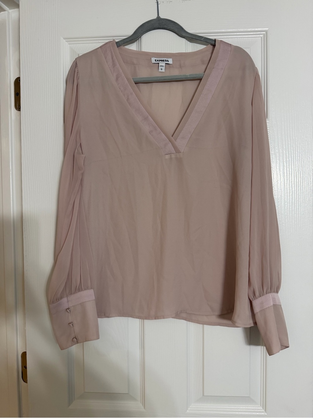 Express Women's Dusty Blush V-Neck Long Sleeve Blouse